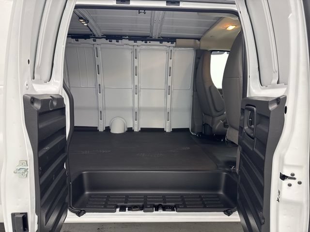 New 2026 Chevrolet Express 3500 Extended w/ Driver Convenience Package RWD image 23
