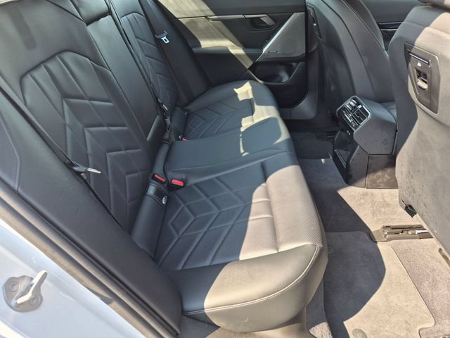 Used 2024 BMW i5 eDrive40i w/ M Sport Package RWD image 28