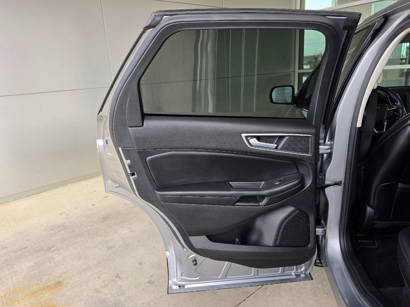 Used 2023 Ford Edge SEL AWD/4WD image 16
