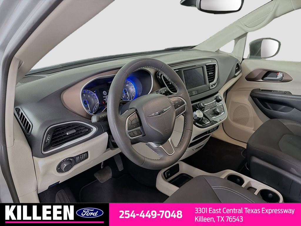 Used 2024 Chrysler Voyager LX image 10