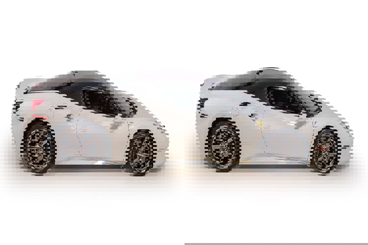 Used 2018 Ferrari 488 GTB image 8