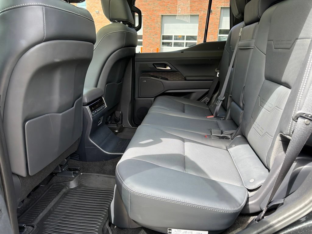 Used 2025 Lexus GX 550 w/ Accessory Package (2T) AWD/4WD image 29