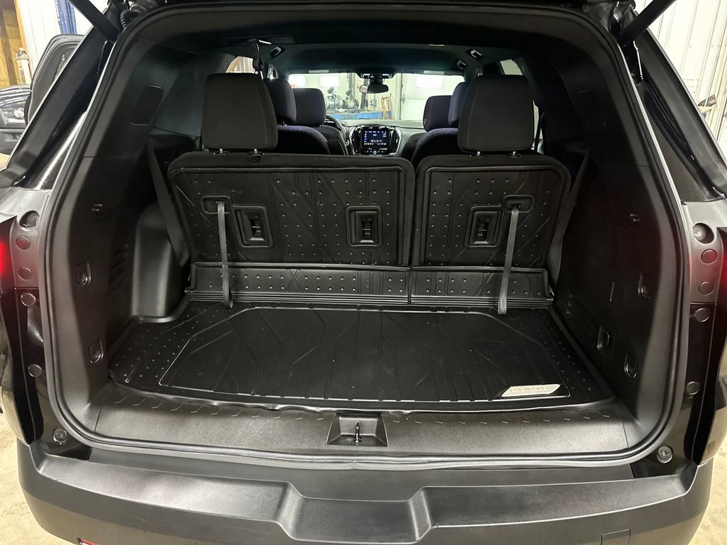 Used 2023 Chevrolet Traverse LT w/ Midnight/Sport Edition image 25
