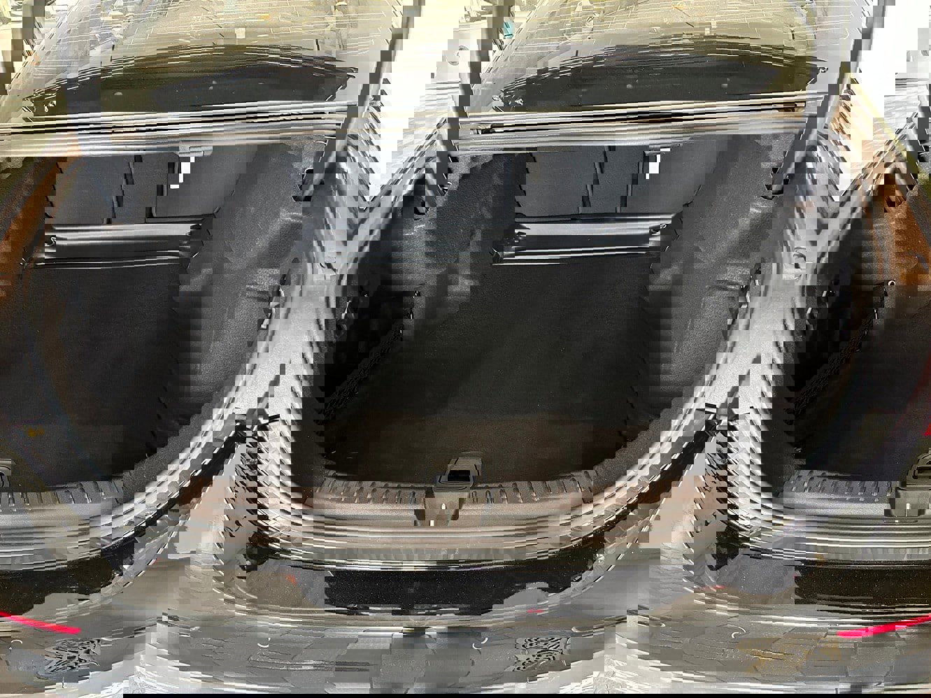 Used 2024 Mercedes-Benz E 350 4MATIC Sedan image 33