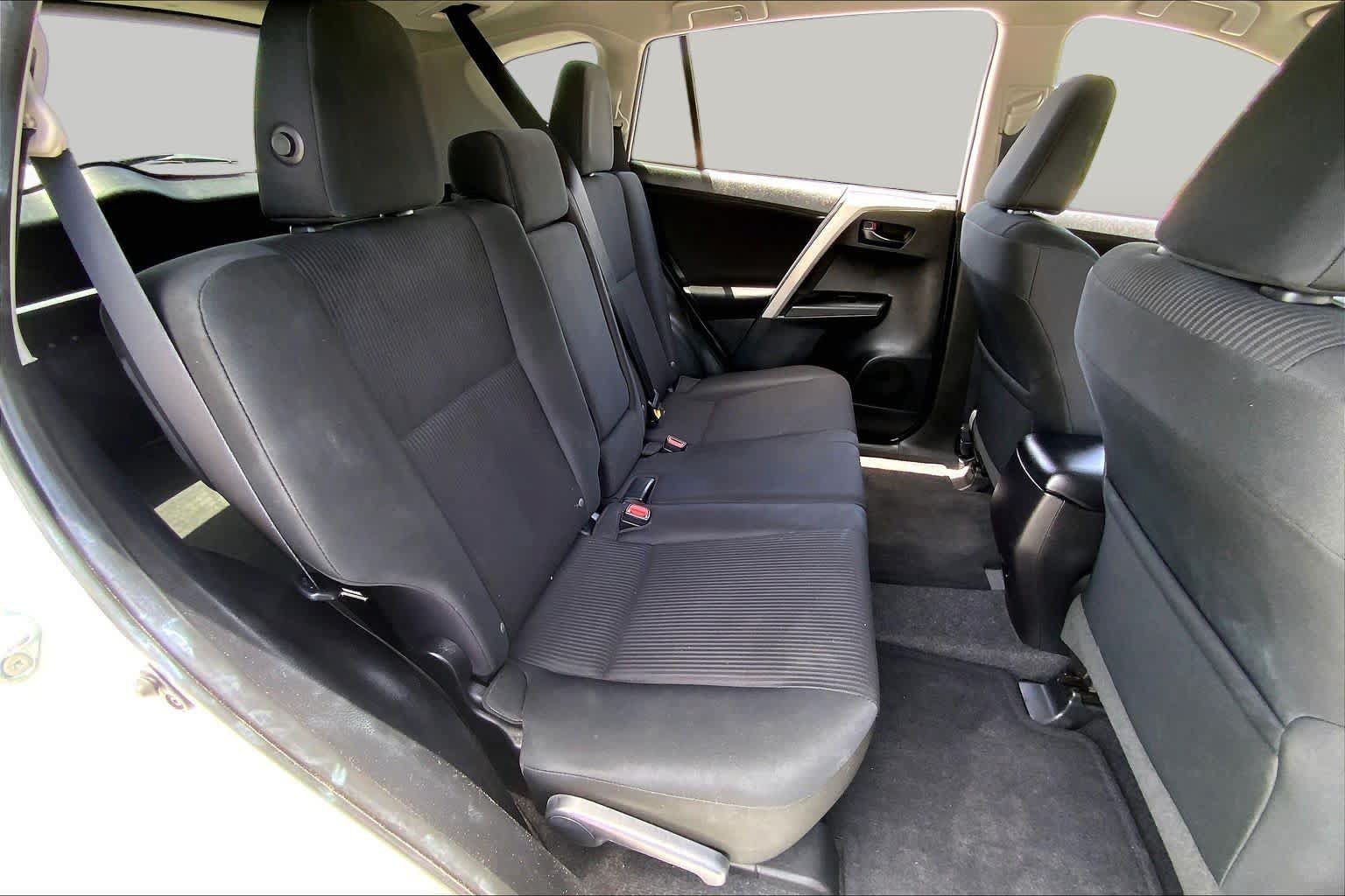 Used 2016 Toyota RAV4 LE FWD image 19