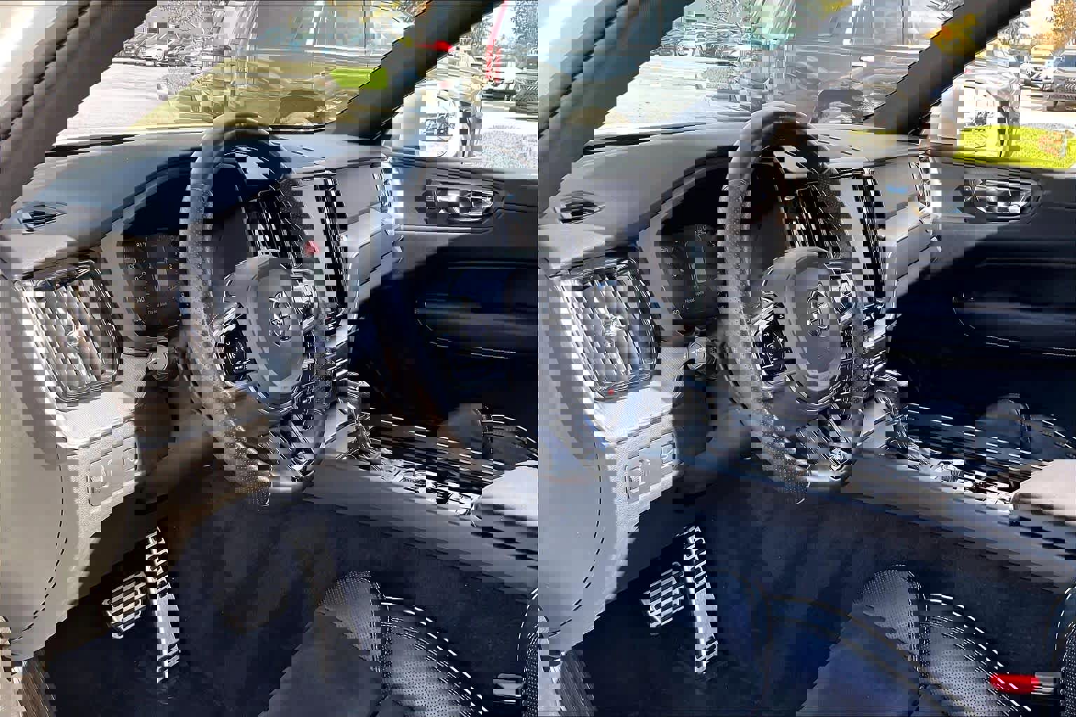 Used 2018 Volvo XC60 T5 R-Design w/ Convenience Package image 15