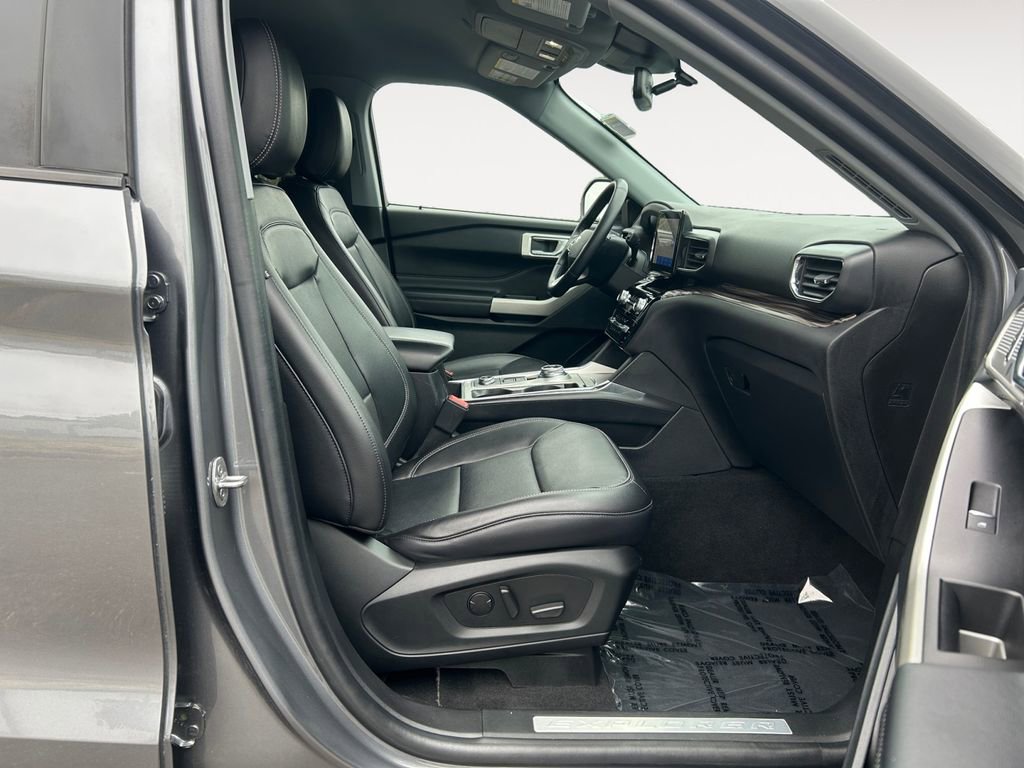 Used 2022 Ford Explorer Limited w/ Equipment Group 301A image 10