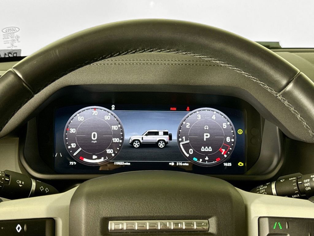 Used 2023 Land Rover Defender 90 S image 10