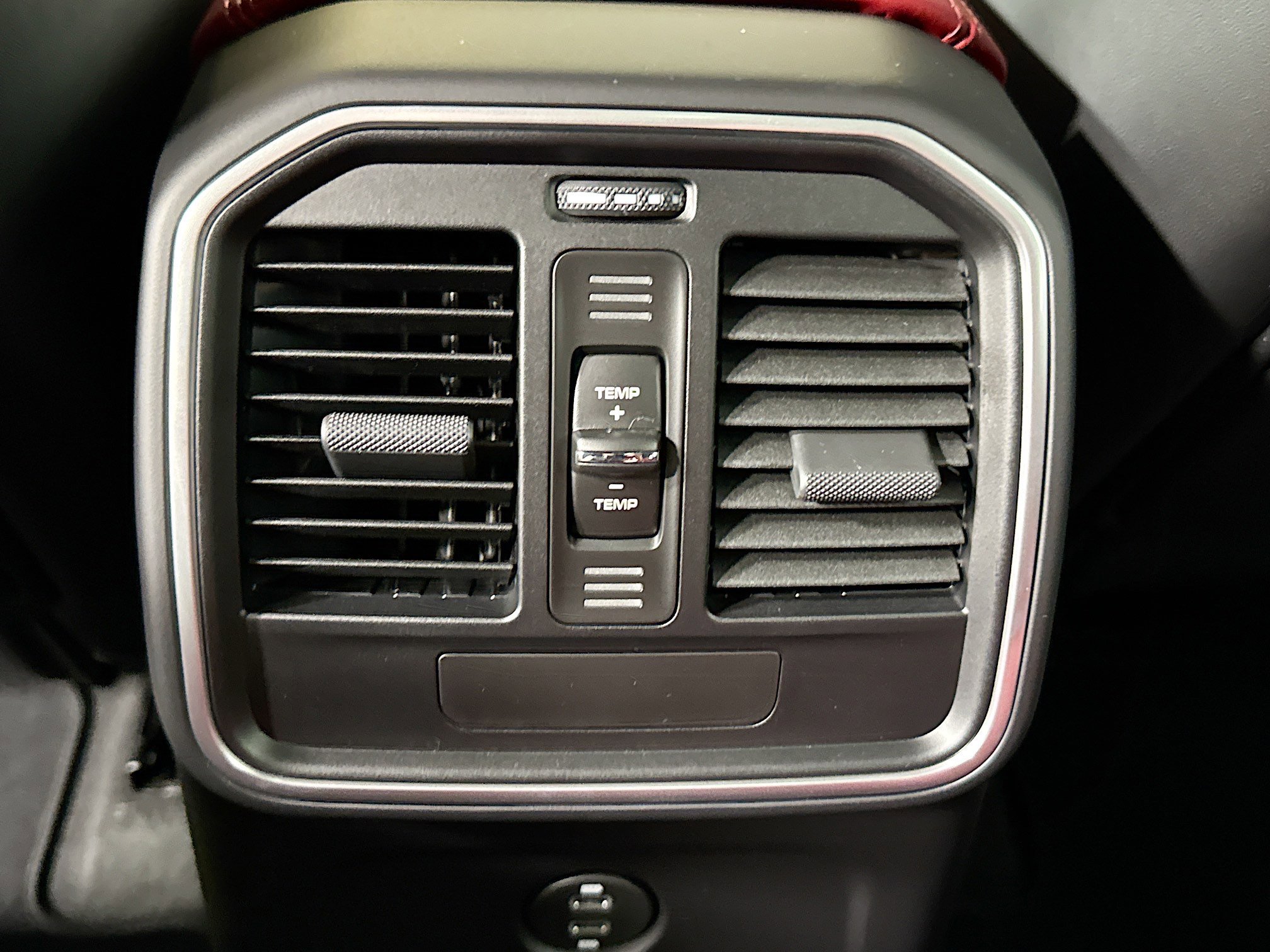 Certified 2026 Porsche Macan AWD/4WD image 18
