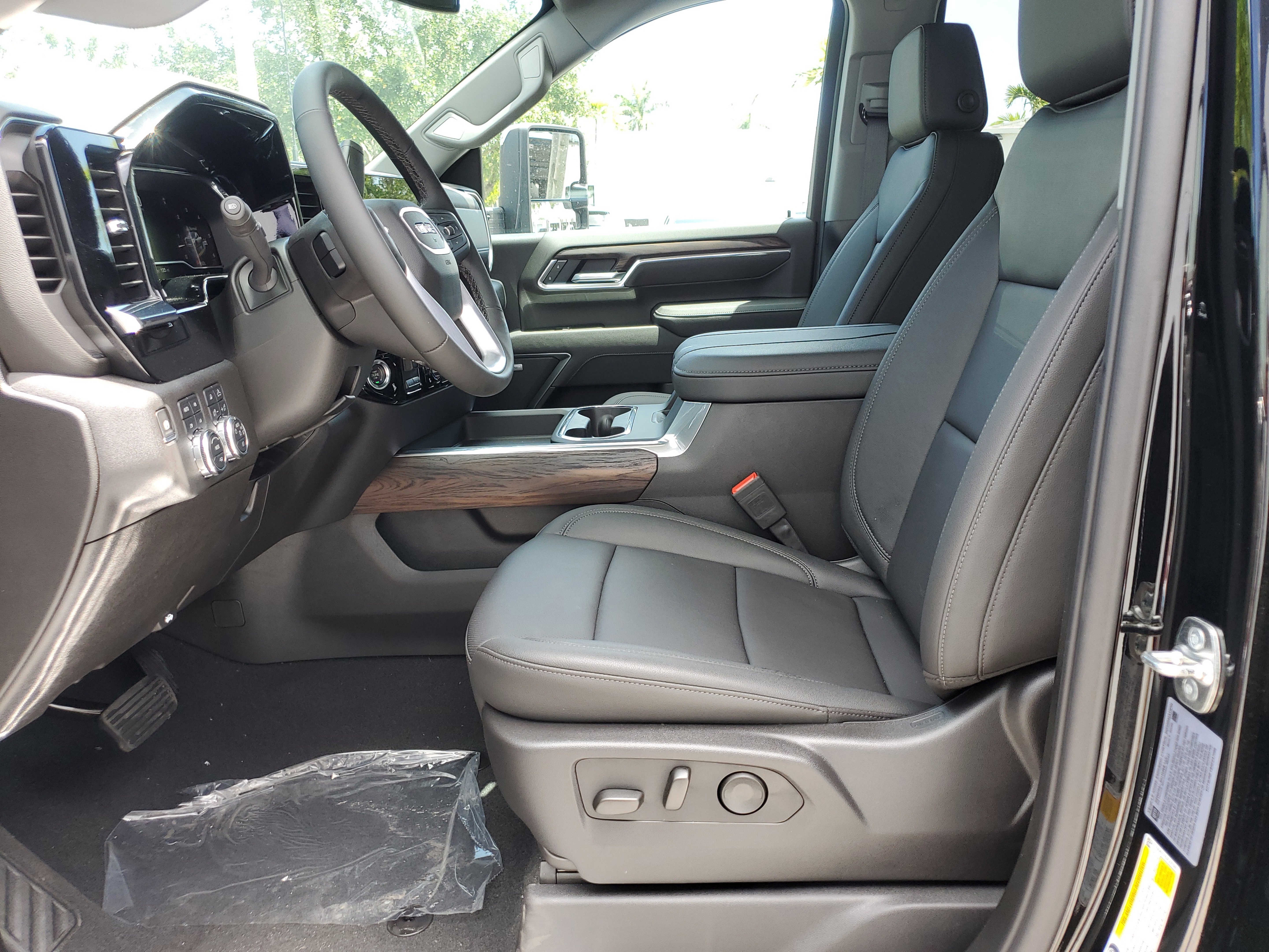 New 2025 GMC Sierra 2500 SLT w/ SLT Premium Package image 16