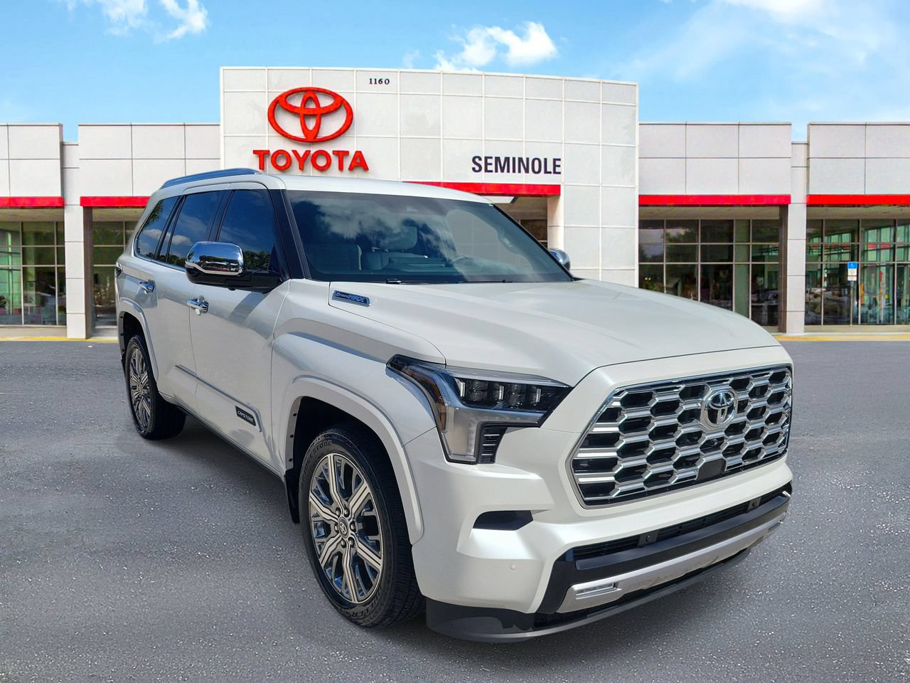 Used 2025 Toyota Sequoia Capstone AWD/4WD image 2