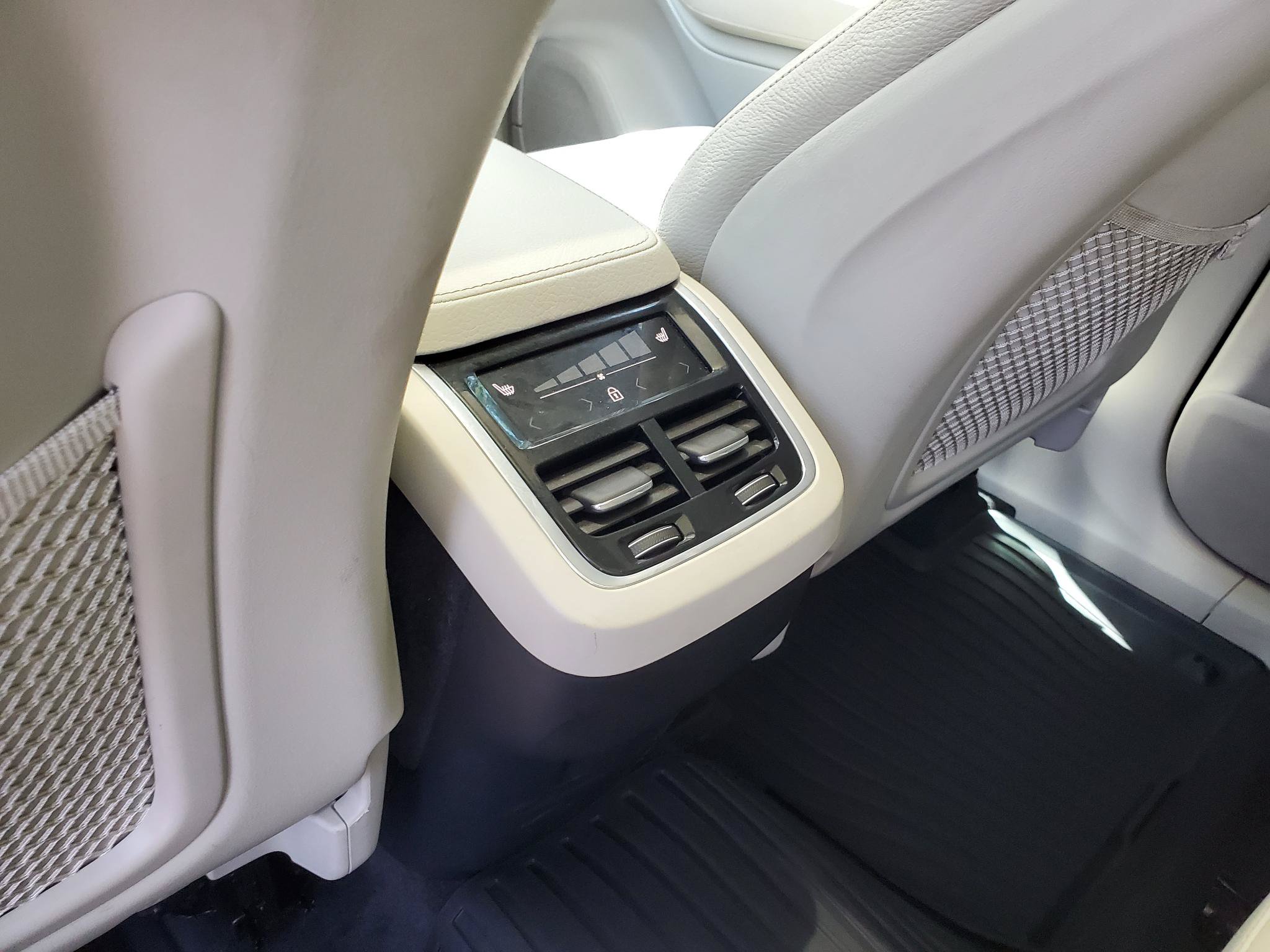Used 2019 Volvo XC90 T6 Momentum w/ Advanced Package AWD/4WD image 31
