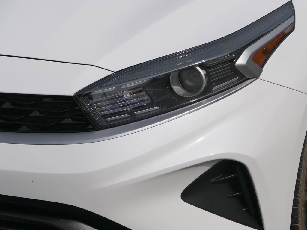 Used 2023 Kia Forte LXS image 9