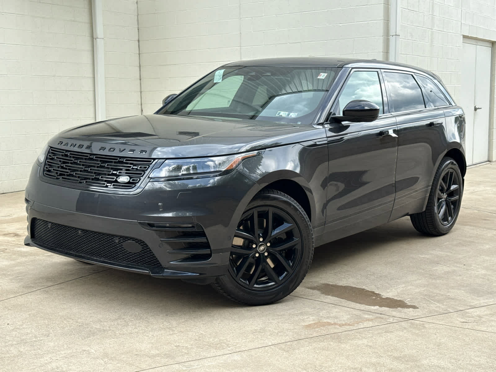 New 2026 Land Rover Range Rover Velar Dynamic SE image 1
