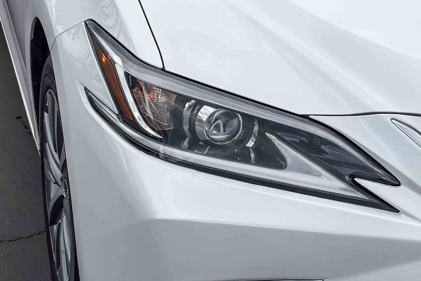 Used 2021 Lexus ES 300h w/ Accessory Package image 7