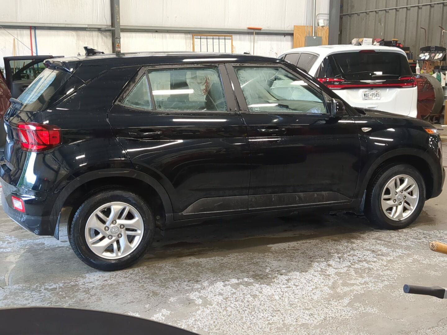 Used 2021 Hyundai Venue SE FWD image 4