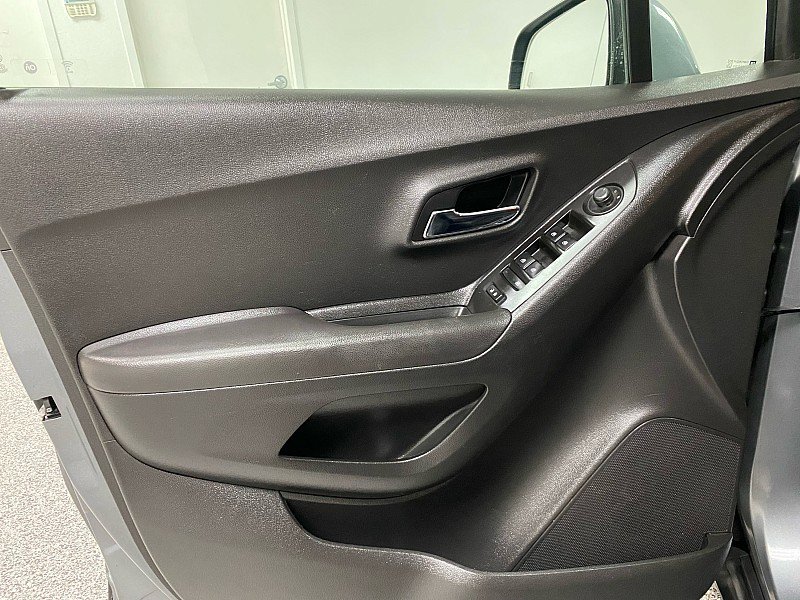 Used 2019 Chevrolet Trax LT w/ LT Convenience Package AWD/4WD image 10