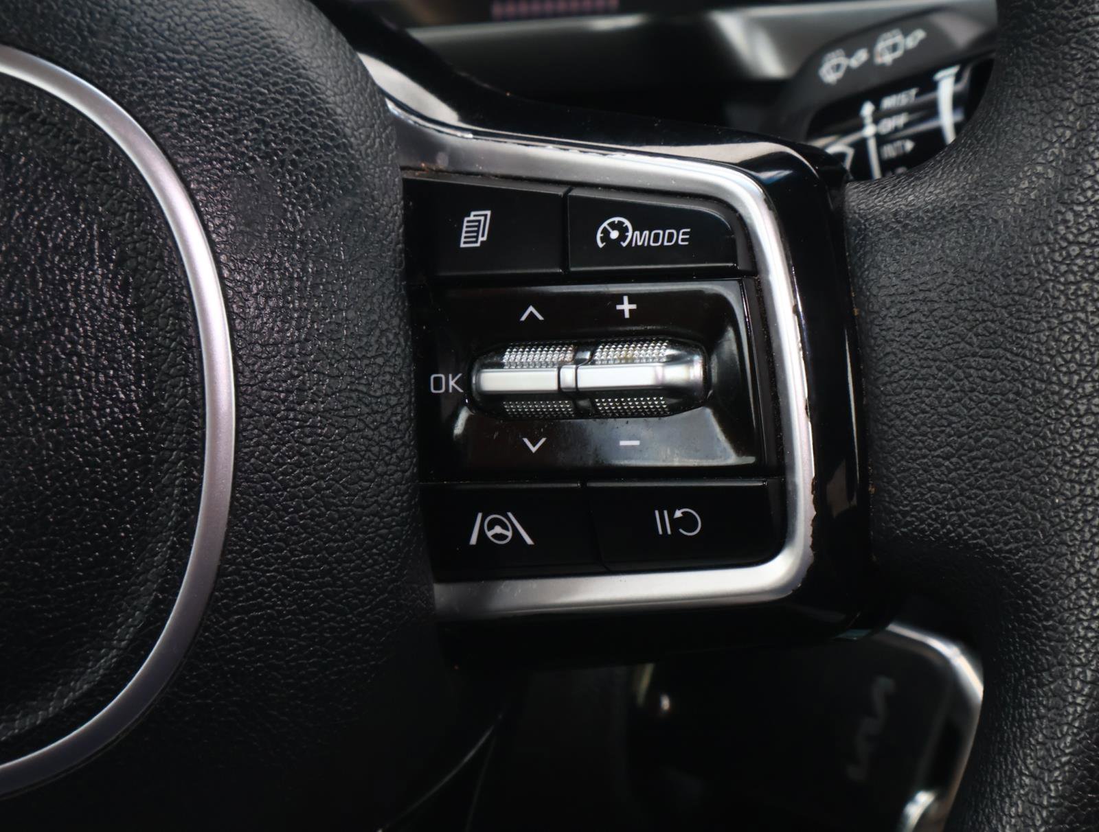 Used 2022 Kia Sorento LX image 24