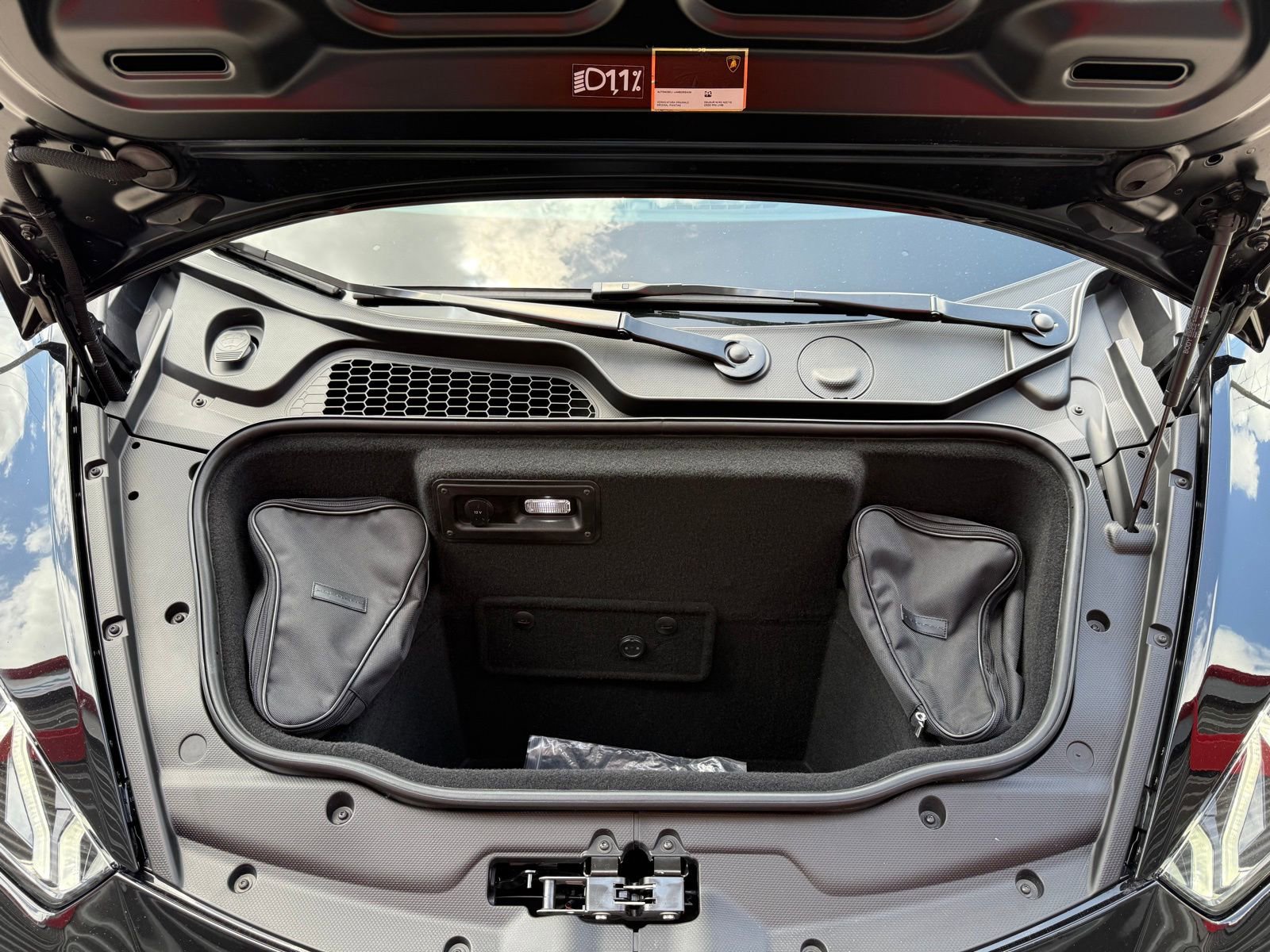 Used 2021 Lamborghini Huracan EVO image 20