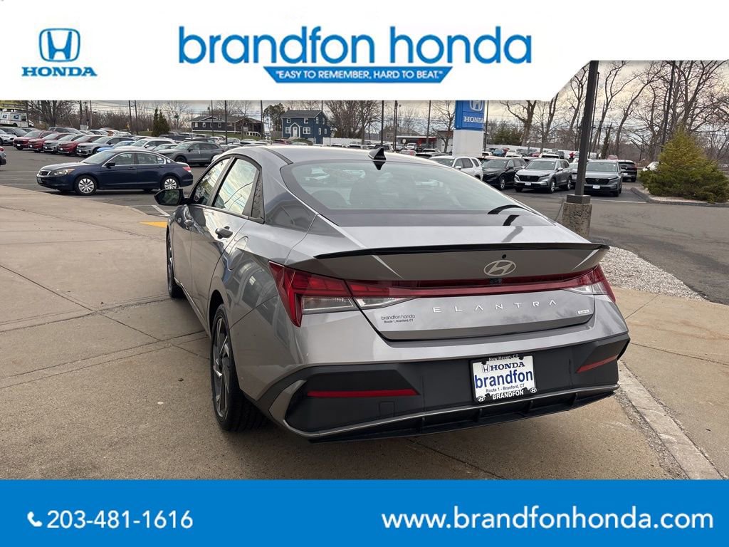 Used 2025 Hyundai Elantra SEL image 4
