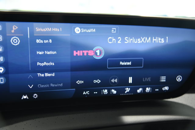Used 2025 Buick Enclave Avenir w/ Super Cruise Package AWD/4WD image 28