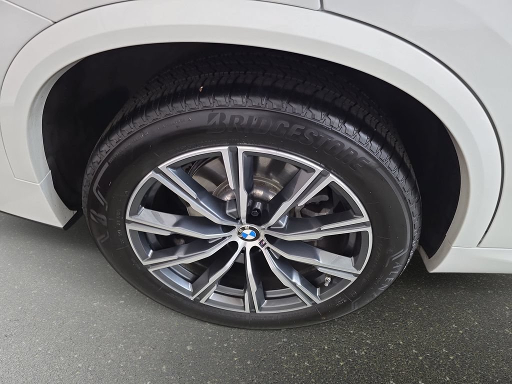 Used 2022 BMW X5 xDrive40i w/ M Sport Package AWD/4WD image 33