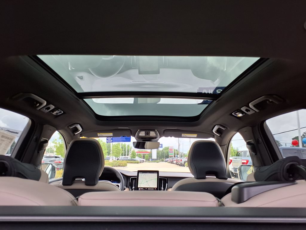 New 2026 Volvo XC60 B5 Plus w/ Protection Package Premier AWD/4WD image 23