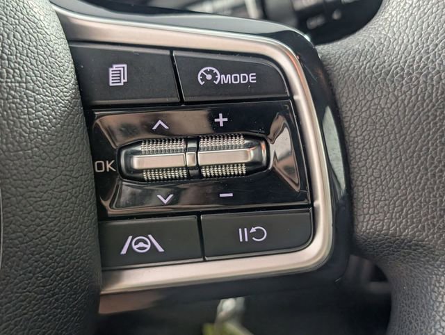 Used 2022 Kia Sorento LX image 15