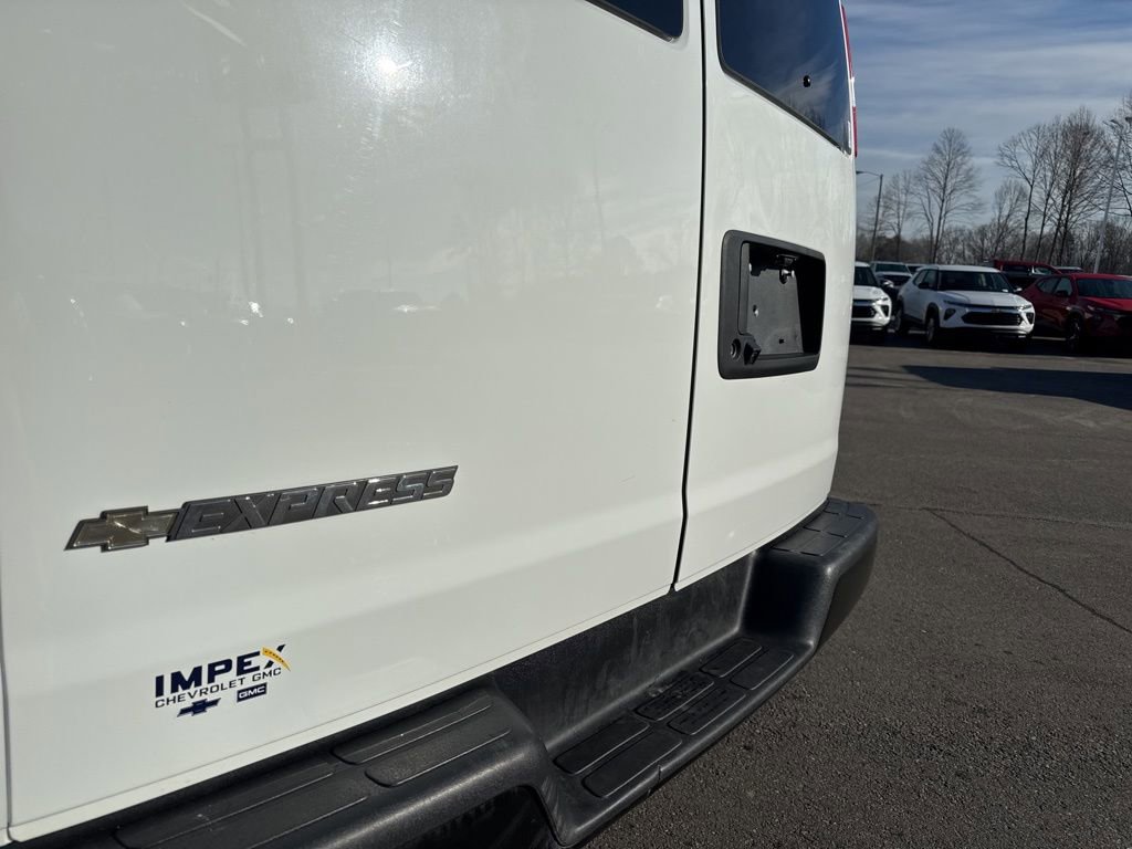 Used 2024 Chevrolet Express 3500 LS image 27