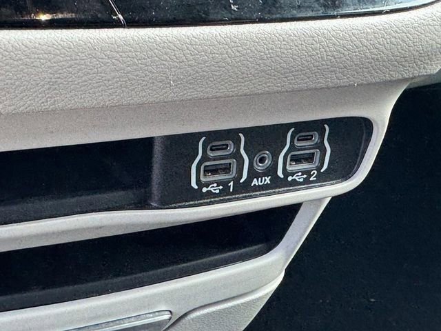Used 2024 Chrysler Pacifica Touring-L FWD image 26
