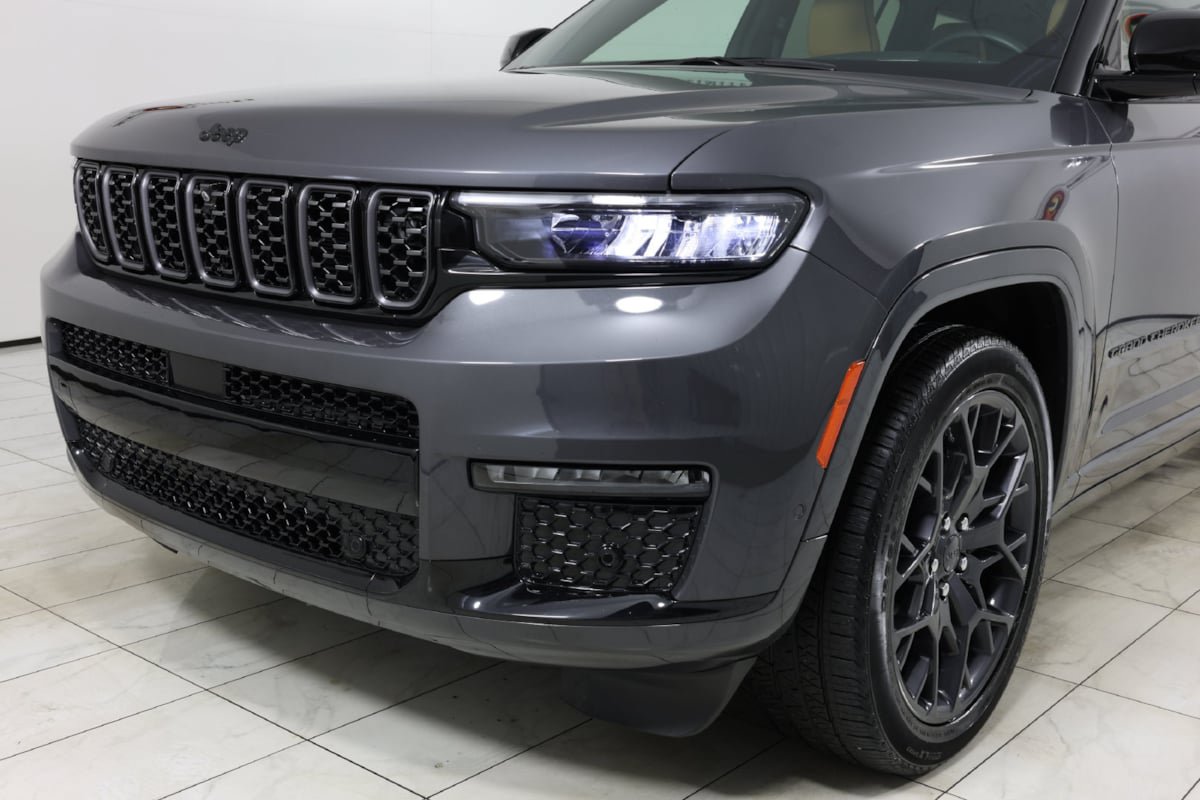 Used 2025 Jeep Grand Cherokee L Summit AWD/4WD image 48