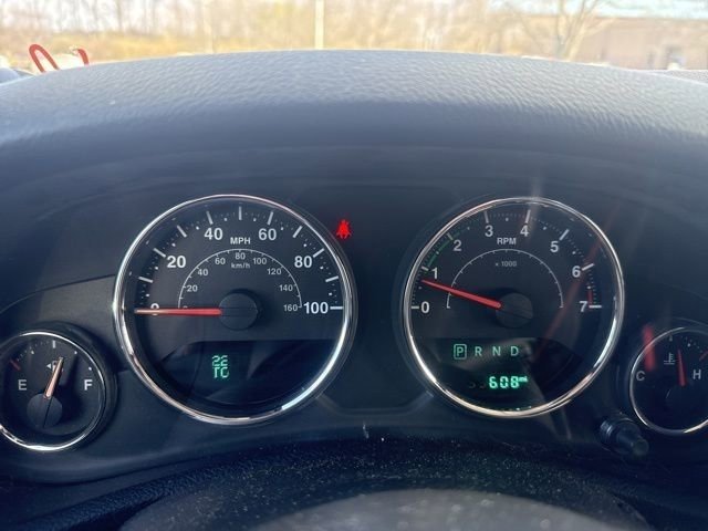 Used 2016 Jeep Wrangler Unlimited Sahara w/ Connectivity Group image 17