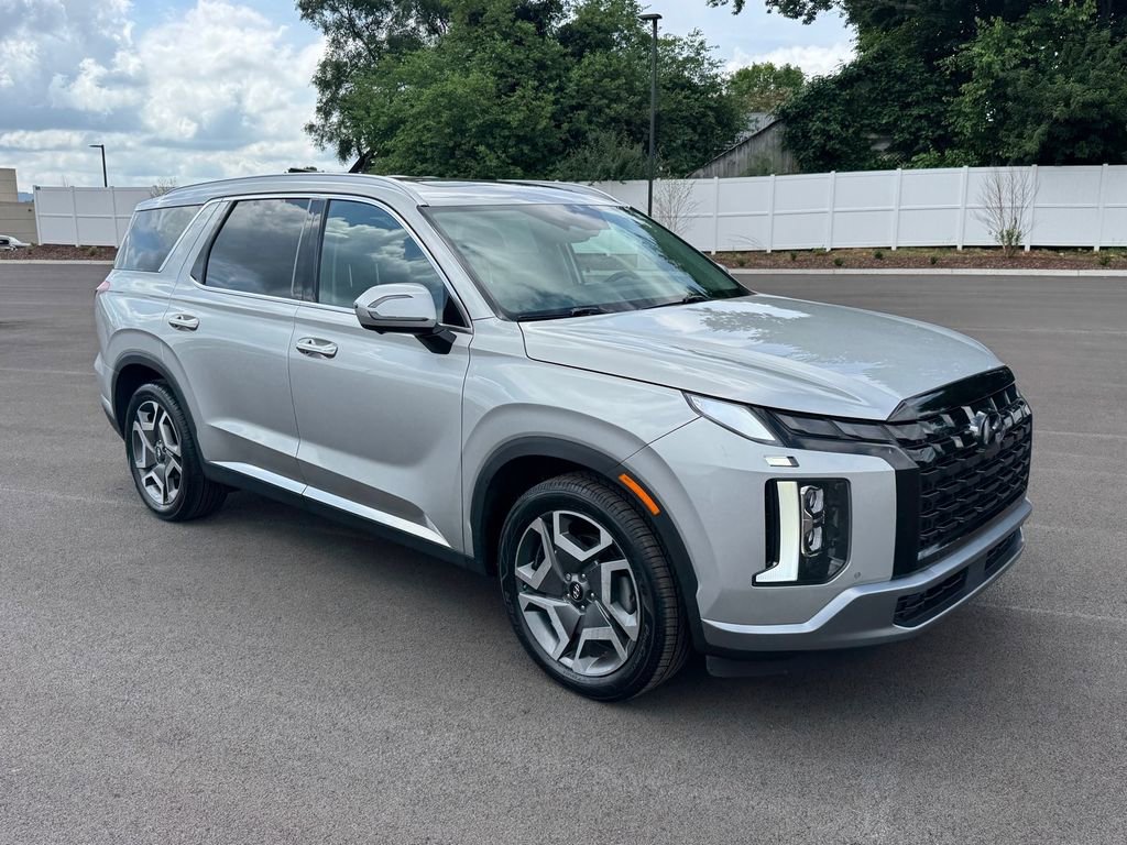 Used 2024 Hyundai Palisade Limited FWD image 2