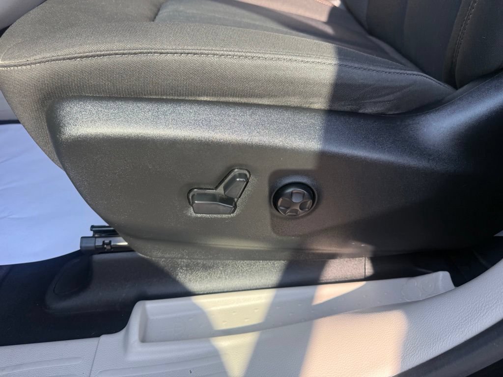 Used 2020 Chrysler Pacifica Touring w/ Advanced Safetytec Group FWD image 13