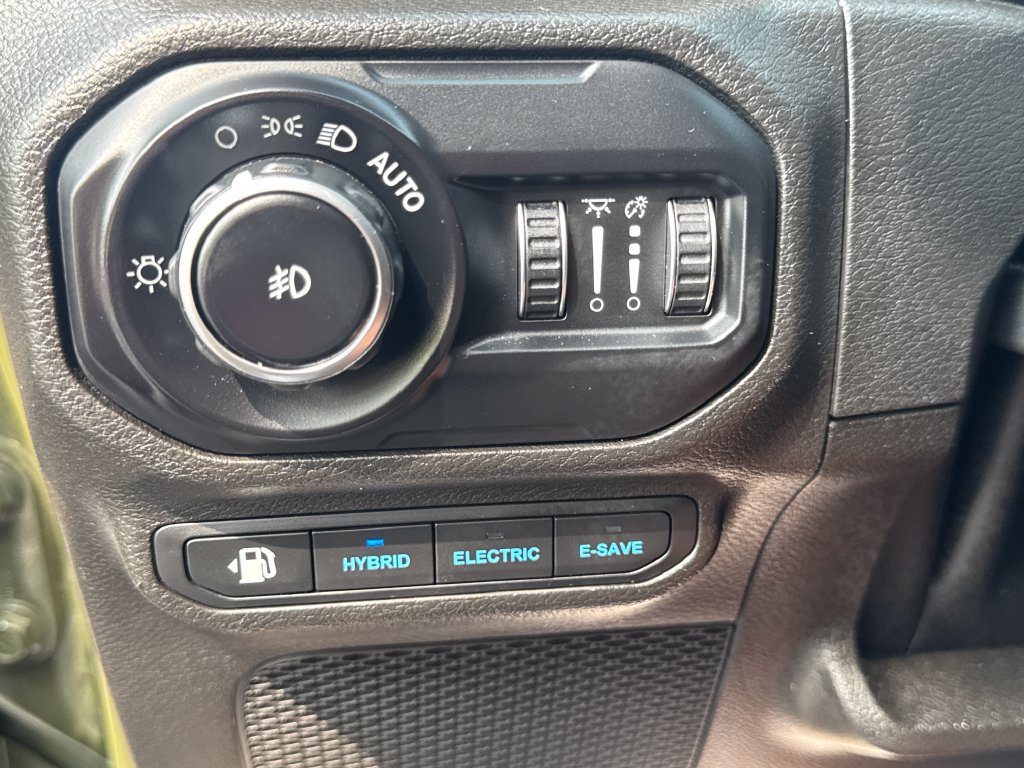 Used 2022 Jeep Wrangler Unlimited Sahara AWD/4WD image 40