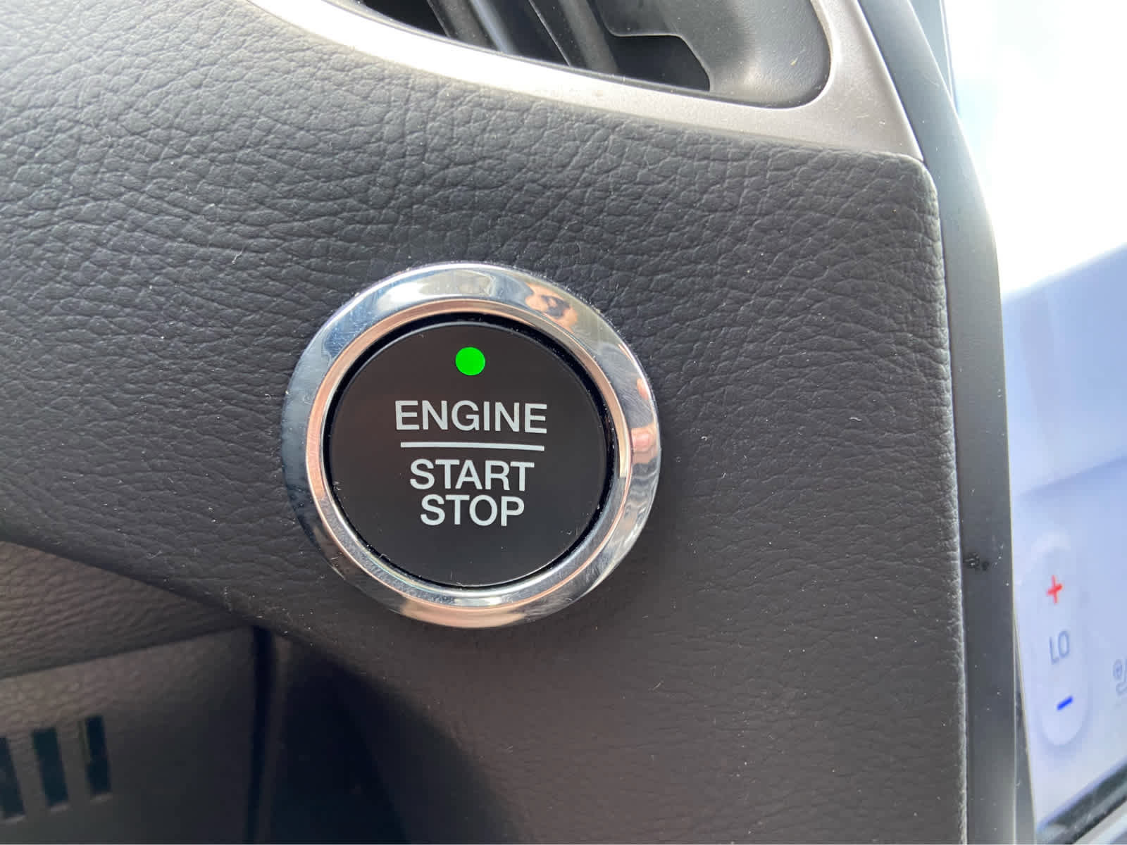 Used 2024 Ford Edge SEL w/ Convenience Package image 36