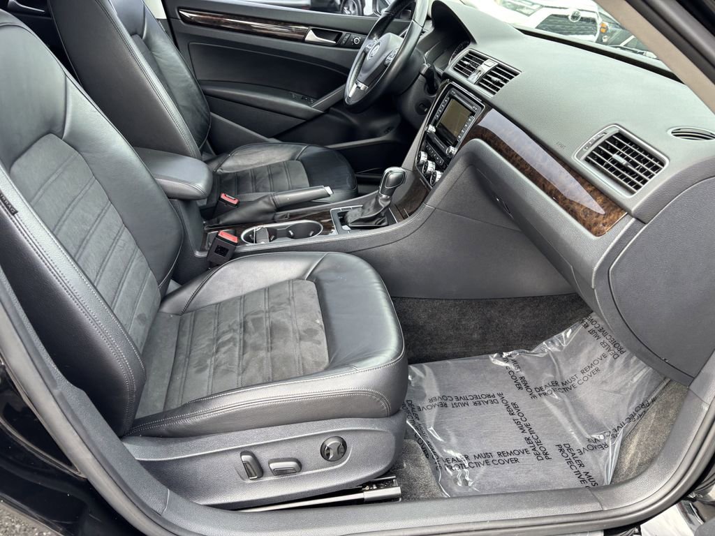 Used 2015 Volkswagen Passat TDI SEL Premium image 27