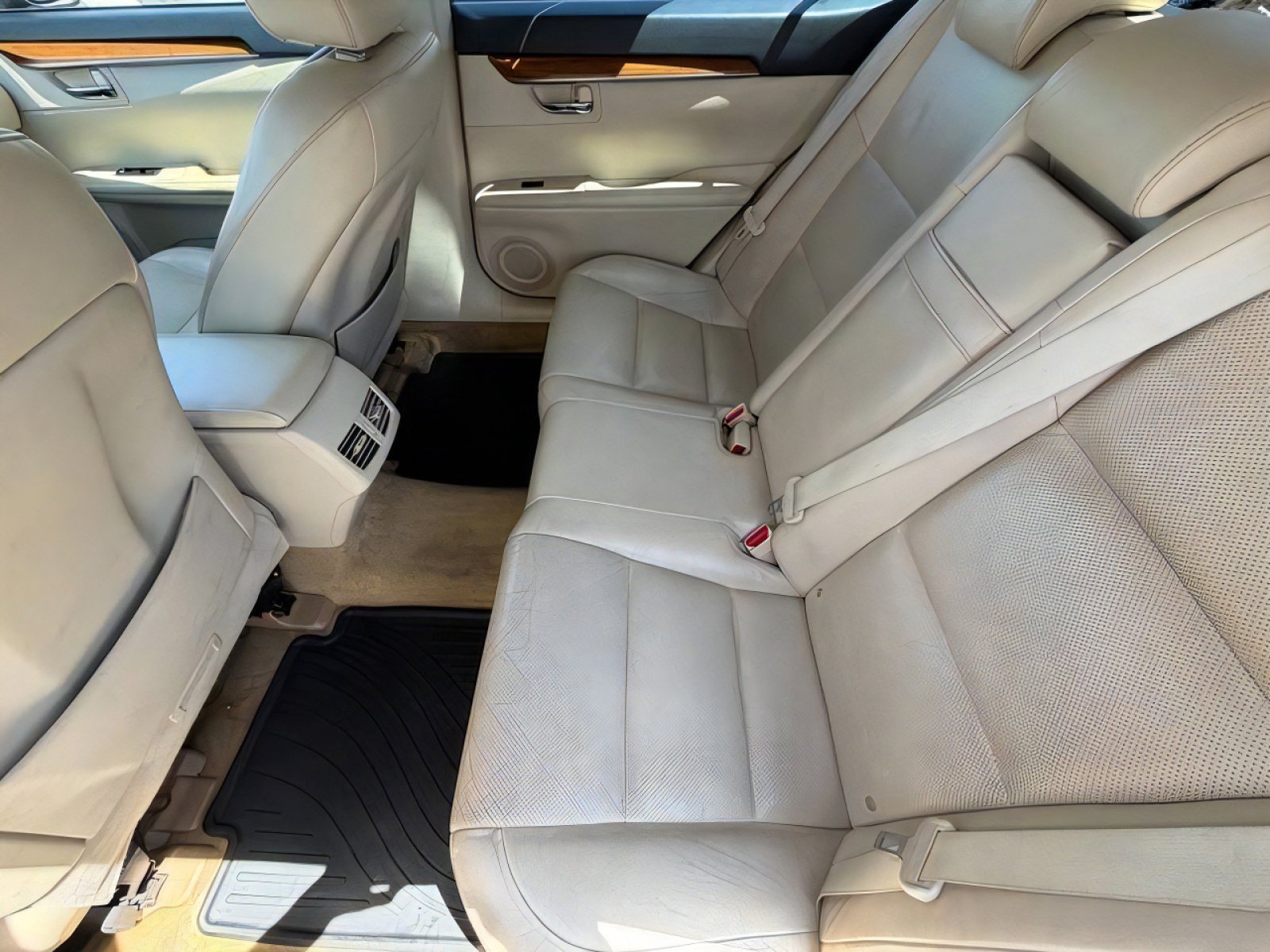Used 2013 Lexus ES 300h w/ Luxury Pkg FWD image 12