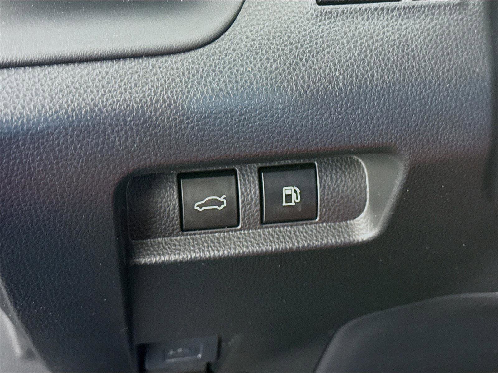 Used 2023 Toyota Crown XLE image 3