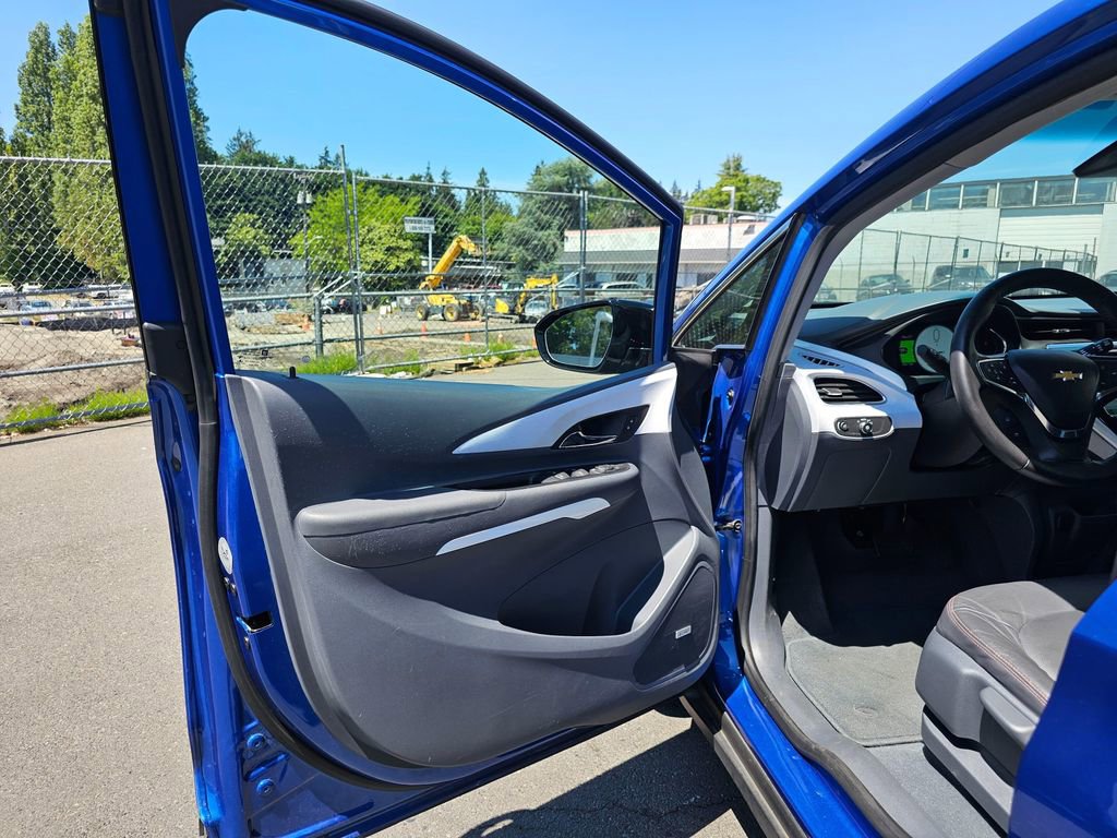 Used 2017 Chevrolet Bolt Premier w/ Driver Confidence II Package FWD image 18