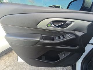 Used 2021 Chevrolet Traverse LT FWD image 7
