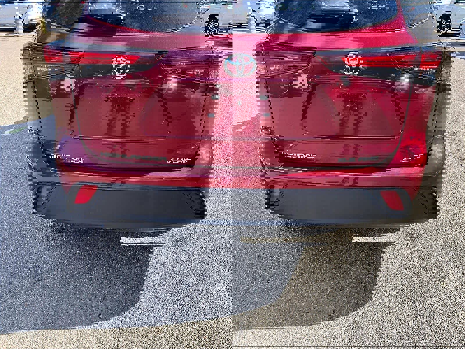 Certified 2024 Toyota Highlander XLE image 7