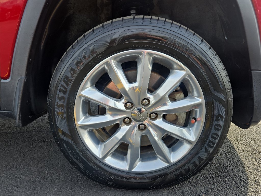 Used 2017 Jeep Cherokee Limited AWD/4WD image 9
