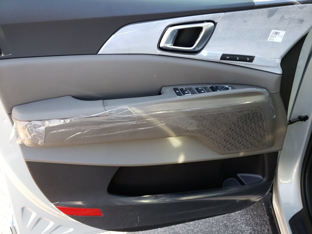 New 2026 Kia Carnival EX FWD image 17