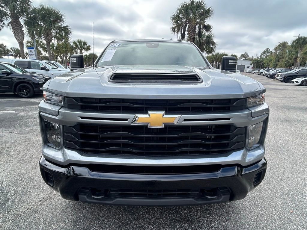 Used 2024 Chevrolet Silverado 2500 Custom w/ Custom Value Package image 3