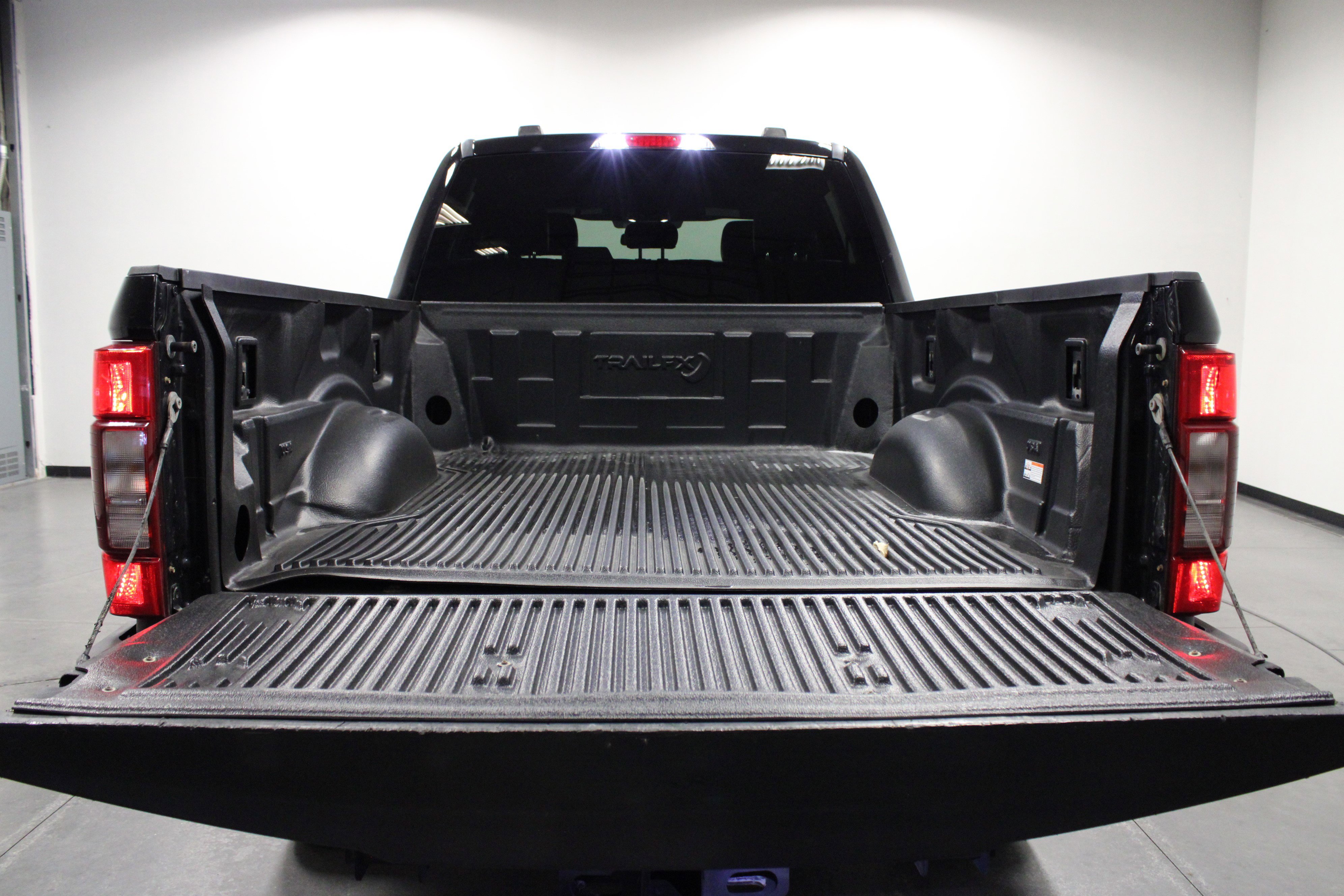 Used 2022 Ford F350 Lariat AWD/4WD image 14