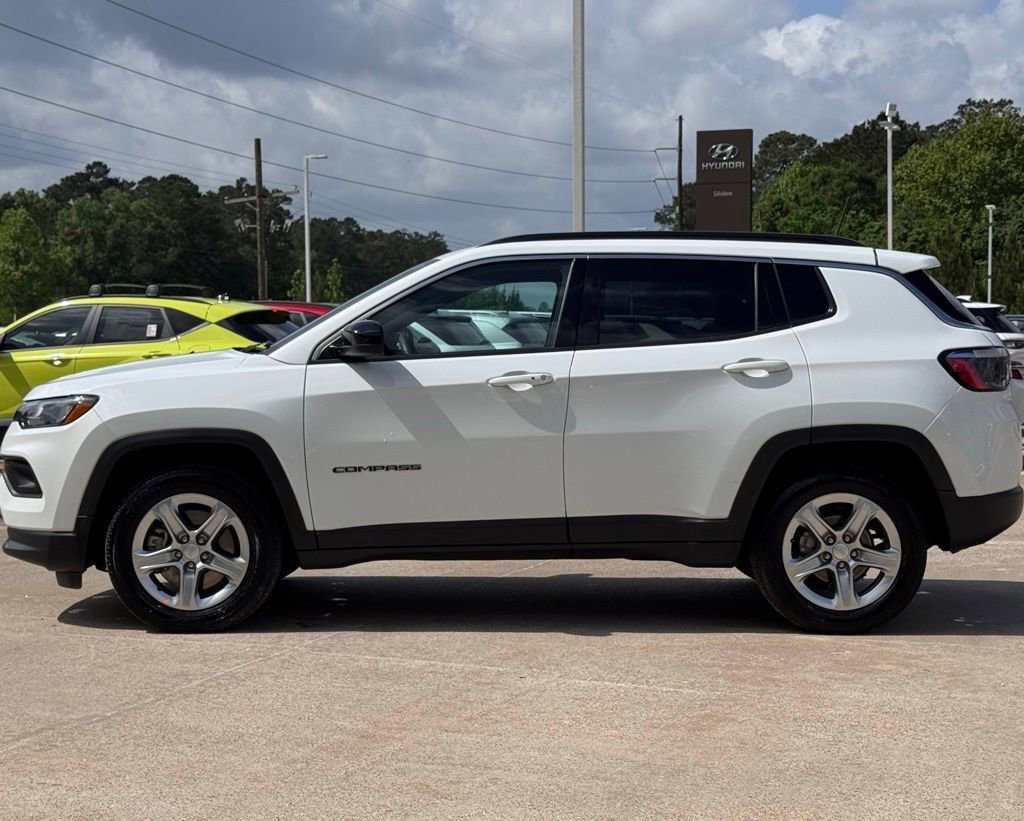 Used 2024 Jeep Compass Latitude image 10