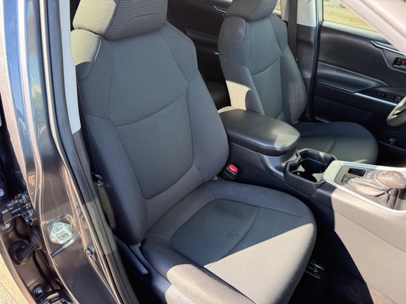 Used 2021 Toyota RAV4 LE AWD/4WD image 11