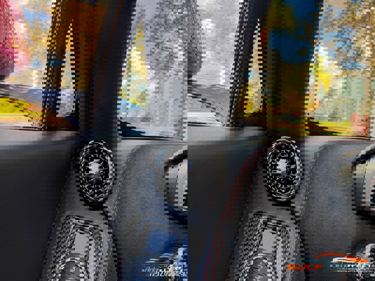 Used 2015 McLaren 650S Spider image 22