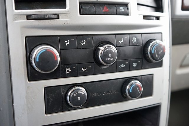 Used 2010 Chrysler Town & Country Touring image 10